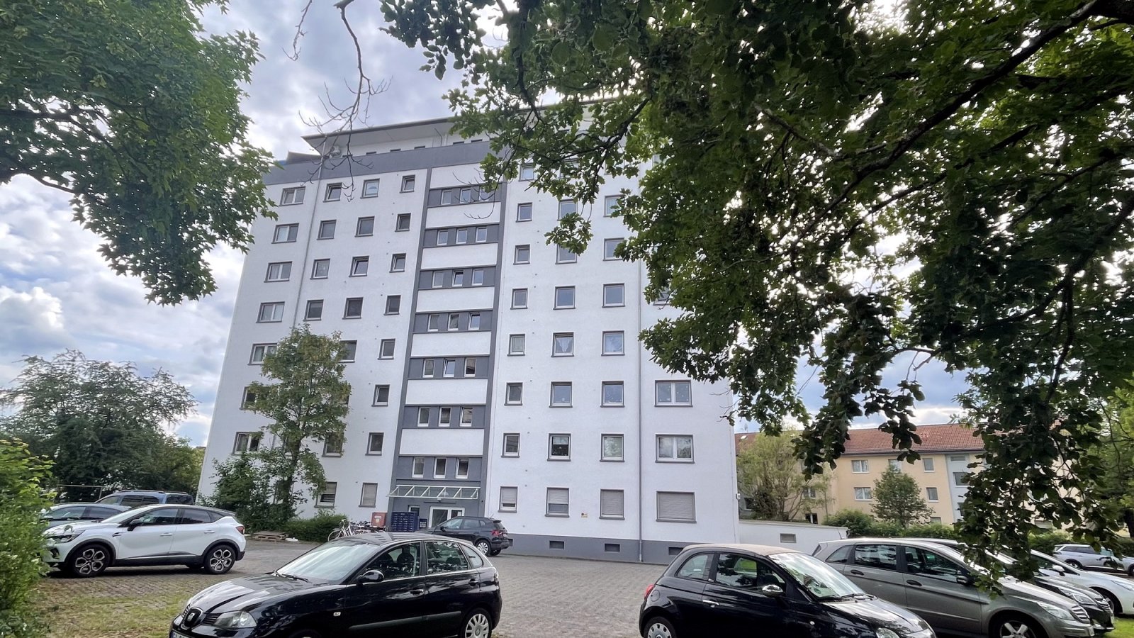 Vier- Zimmer Wohnung in Gießen such neue WG Vier- Zimmer Wohnung in Gießen such neue WG